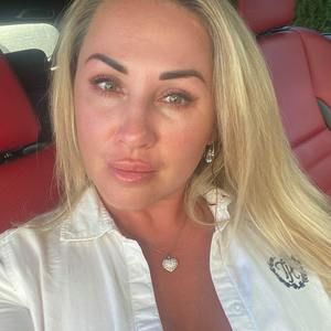 Meet your Posher, Elena